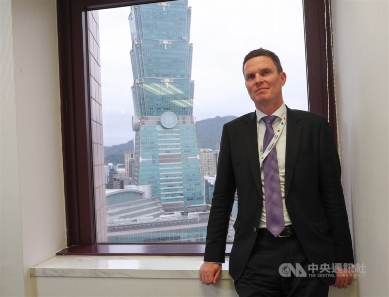 芬蘭駐台代表羅瑞(Lauri Raunio)8日被問及最愛的台灣美食,點名擔擔麵、鍋貼、牛肉捲餅等台灣小吃。中央社記者張新偉攝 114年1月12日
