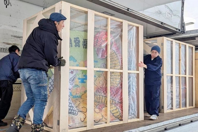 台南民間發起青森睡魔燈籠展，安排日本青森睡魔祭燈籠師傅諏訪慎設計的蛇年燈籠來台，將於26日起在台南市北區開基玉皇宮展出。（台南市北區區公所提供）中央社記者楊思瑞台南傳真  114年1月13日