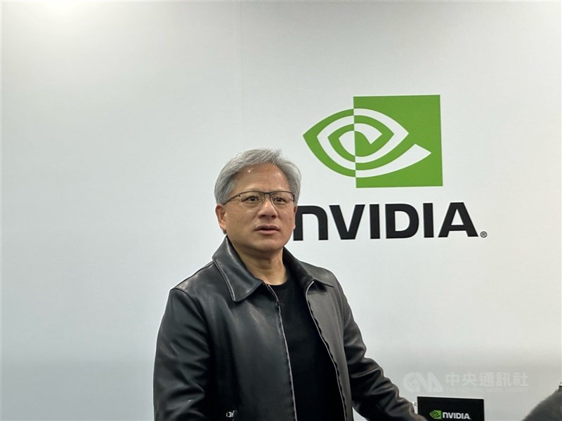 輝達（NVIDIA）執行長黃仁勳16日將到台中市出席 封測大廠日月光投控旗下矽品潭科廠啟用揭牌，中市 府提出邀請參訪夜市但還未獲回應。（中央社檔案照片）