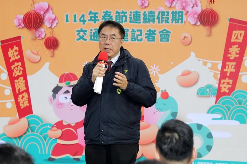 台南市長黃偉哲（圖）16日出席114年春節連續假期交通疏運記者會，呼籲民眾賞遊台南可多加利用大眾運輸，台南交通執法沒有假期。（台南市政府提供）中央社記者張榮祥台南傳真  114年1月16日