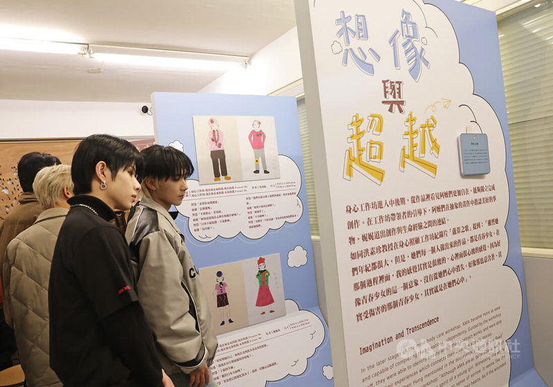 人氣團體ARKis於19日上午到阿嬤家和平與女性人權館參觀,了解台籍慰安婦歷史。中央社記者裴禛攝 114年1月19日