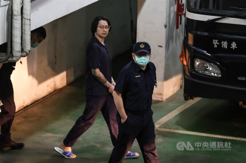 劉向婕的先生杜秉澄(中)。(中央社檔案照片)