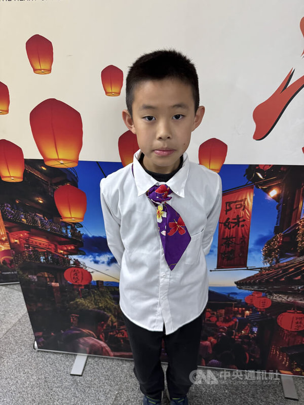 東興國小學生謝明澤(圖)隨老師到印度交流,對馬路上車子讓牛先行的情況印象深刻。中央社記者李晉緯新德里攝 114年1月21日
