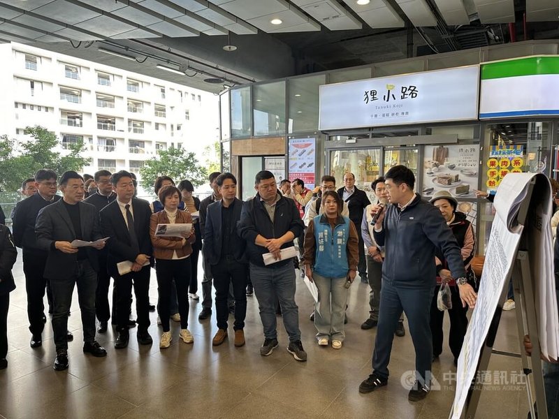 立法院交通委員會23日南下台鐵豐原車站,考察豐原站營運現況、豐原3號倉庫活化規劃辦理狀況,以及北台中(豐原)至台北1.5小時快速服務規劃辦理情形。中央社記者趙麗妍攝 114年1月23日