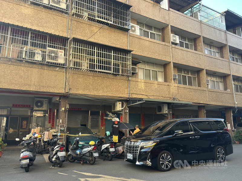 彰化市全福街民宅23日凌晨發生大火，鐘姓男子1家4口逃生不及，鐘男和3歲兒子送醫不治、妻子和未滿1歲女兒則是傷重昏迷，招魂儀式下午進行。中央社記者吳哲豪彰化攝  114年1月23日