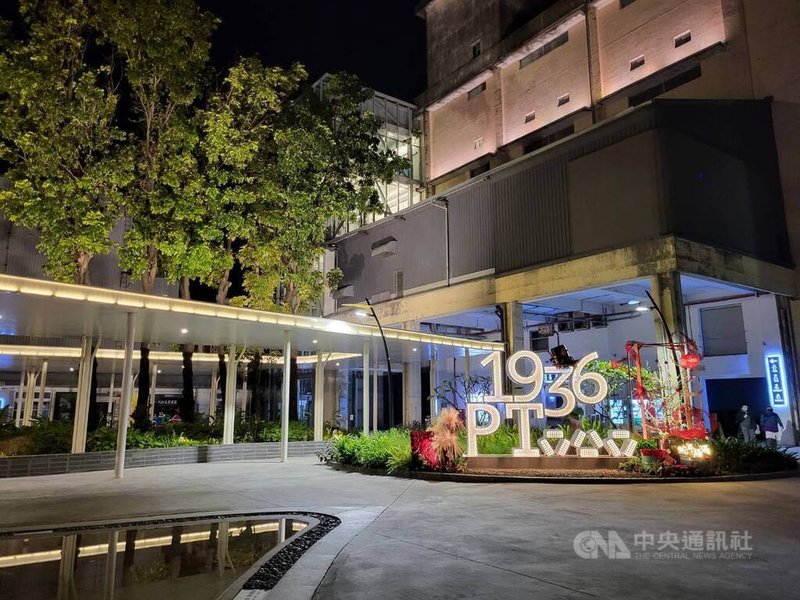 依屏東縣政府文化處資訊,屏菸1936文化基地入園人次每週約有2000至3000人次,其中不乏遊覽車團客。圖為屏菸外觀。中央社記者黃郁菁攝 114年1月24日