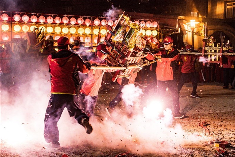 馬祖一年一度大型祭神與酬神活動「北竿擺暝文化祭」將於下月9日起至26日舉辦。擺暝文化在馬祖生根百年，熱鬧程度更勝農曆新年。（中央社檔案照片）