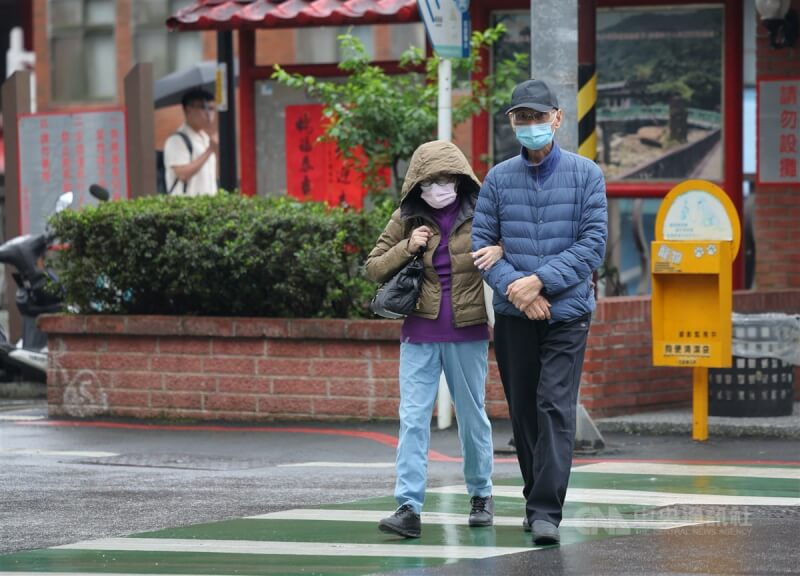 圖為25日新北石碇街上民眾。中央社記者王飛華攝　114年1月25日