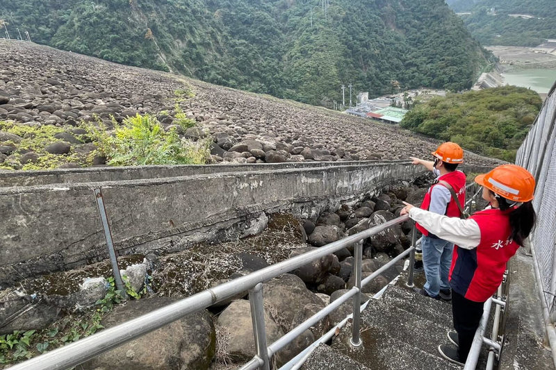 近日嘉南地區地震頻傳，南區水資源分署針對曾文水庫安全進行特別檢查，經複查及連續3日監控，確認安全及供水正常。（南水分署提供）中央社記者楊思瑞台南傳真  114年1月26日