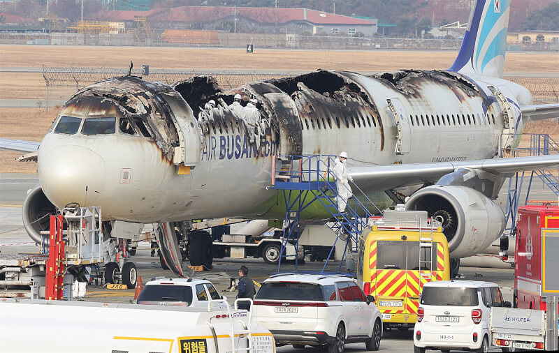 釜山航空28日發生班機起火事故，韓國航空鐵道事故調查委員會、法國航空事故調查局（BEA）及相關專家組成的聯合調查組31日進行調查準備。（韓聯社）