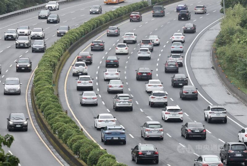 國道3號北向土城路段出現車潮。（中央社檔案照片）