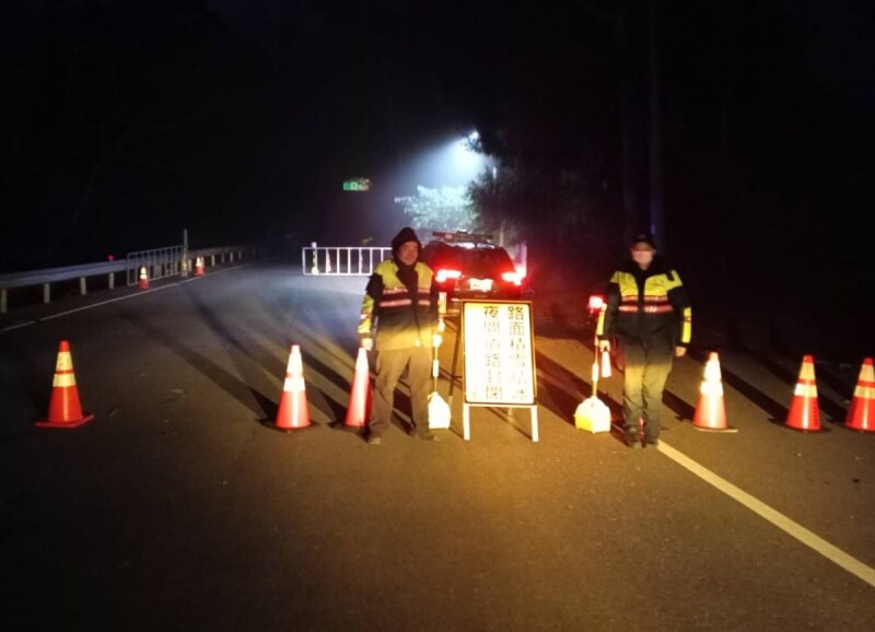 受強烈大陸冷氣團影響，交通部公路局中區養護工程分局表示，台14甲線夜間有局部路面結冰及固態降水機率，為維護用路安全，3日晚間6時至4日清晨7時預警封閉台14甲線18公里處南投翠峰至41.5公里處花蓮大禹嶺路段。（公路局提供）中央社記者蕭博陽南投縣傳真 114年2月3日