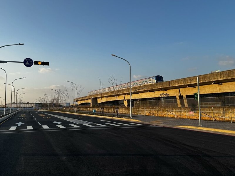航青路為桃園航空城全新規劃的道路,包含新建航青一橋與航青二橋,全長約4.7公里、路寬50公尺,由北至南鄰接產專區、乙種工業區、商業區及住宅區,同時串聯玫瑰溪畔公園、青峰公園及10處綠地。(市府提供)中央社記者葉臻傳真 114年2月4日