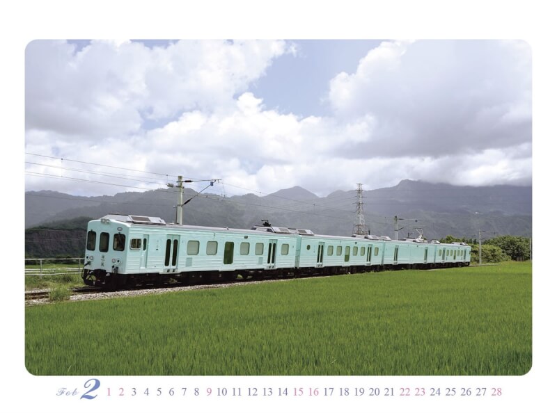2025國營台灣鐵路股份有限公司桌曆與月曆將有最新觀光列車海風號照片,值得鐵道迷收藏。(台鐵提供)中央社記者余曉涵傳真 113年11月22日