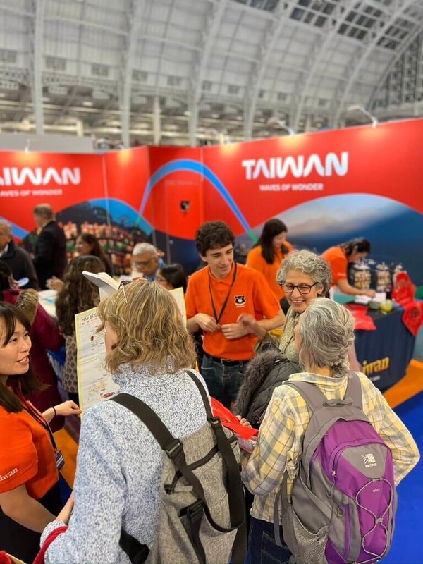 台灣參加甫於2日落幕的英國規模最大旅遊展「倫敦旅展」,吸引許多人詢問套裝行程。(觀光署駐倫敦辦事處提供)中央社記者陳韻聿倫敦傳真 114年2月4日