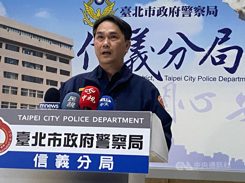 針對政治評論員吳靜怡指遭員警跟蹤，台北市政府警察局信義分局5日傍晚舉行記者會，分局長李憲蒼（圖）表示，本案為隨行保護勤務，因吳靜怡持續於信義區內繞行，員警也未收獲收勤指示，所以才持續執行67分鐘，導致誤會。中央社記者黃麗芸攝  114年2月5日