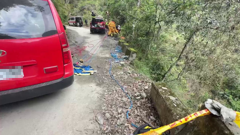 花蓮1名男子失蹤多日，警方獲報後展開追查，發現失聯男子疑在壽豐一檳榔攤遭人帶走，循線找到開車駕駛，10日在秀林鄉銅門山區產業道路下邊坡發現男子遺體。（民眾提供）中央社記者李先鳳傳真  114年2月10日