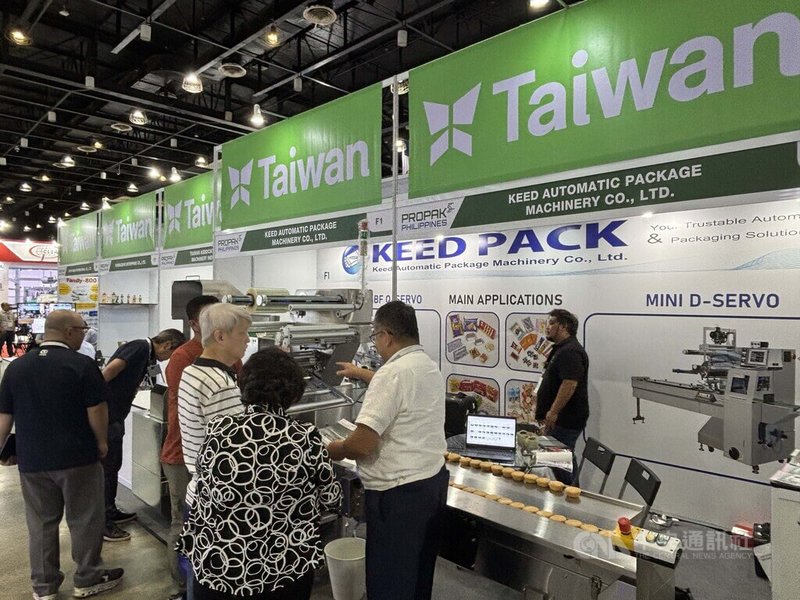 2025年菲律賓國際食品加工及包裝設備展(ProPak Philippines 2025)12日在馬尼拉世界貿易中心開幕,台灣產品因性價比高,廣獲菲律賓潛在買家青睞。中央社記者林行健馬尼拉攝 114年2月12日