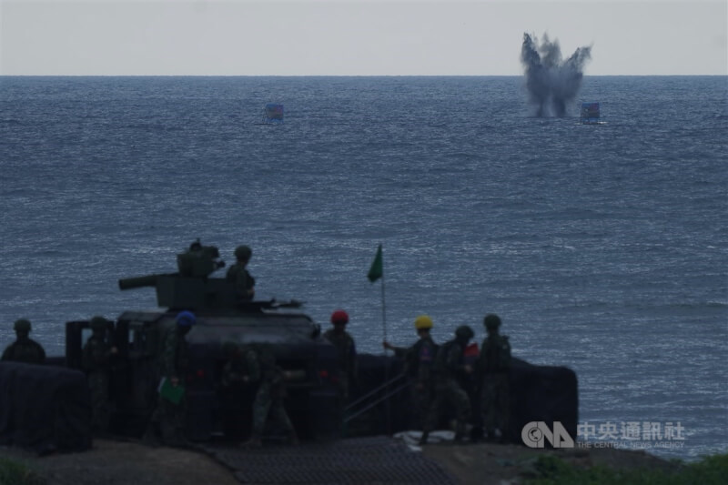 國軍進行拖式飛彈實彈射擊鑑測。（中央社檔案照片）