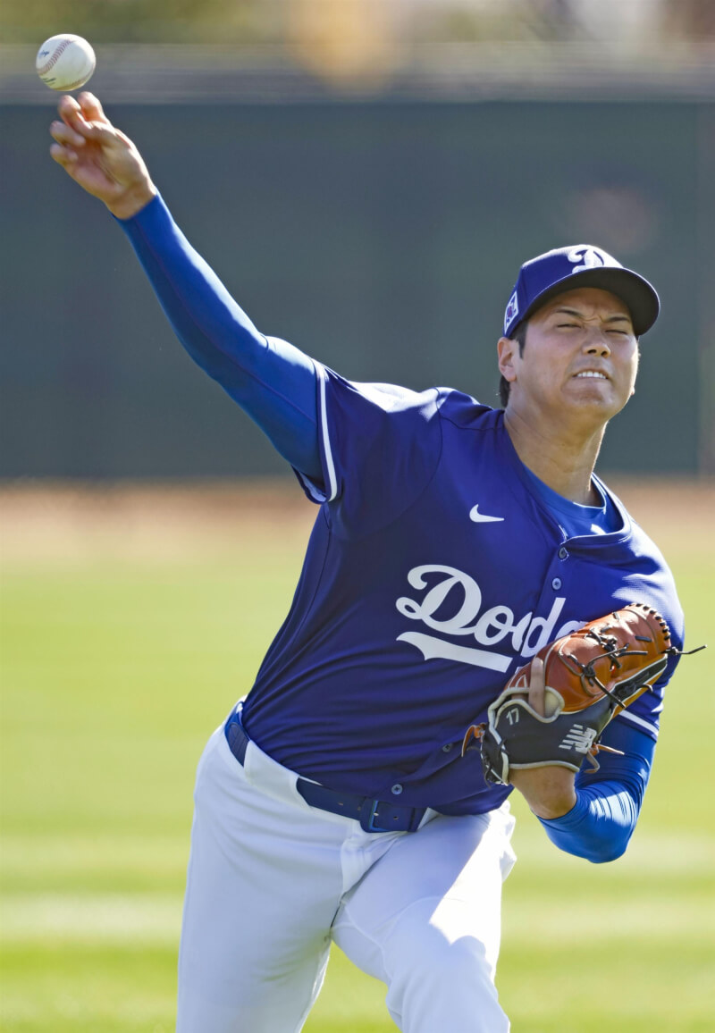 MLB洛杉磯道奇隊球星大谷翔平15日首度牛棚練投。（共同社）