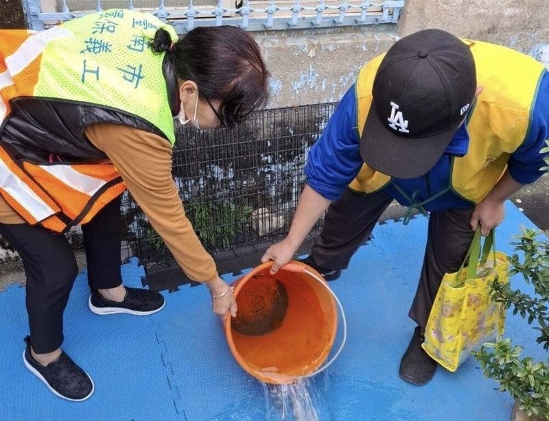 台南市出現2025年首例登革熱境外移入病例，個案2月上旬曾到印尼旅遊，返國後發病，衛生局已展開孳生源清除等防治作業。（台南市政府提供）中央社記者張榮祥台南傳真  114年2月19日