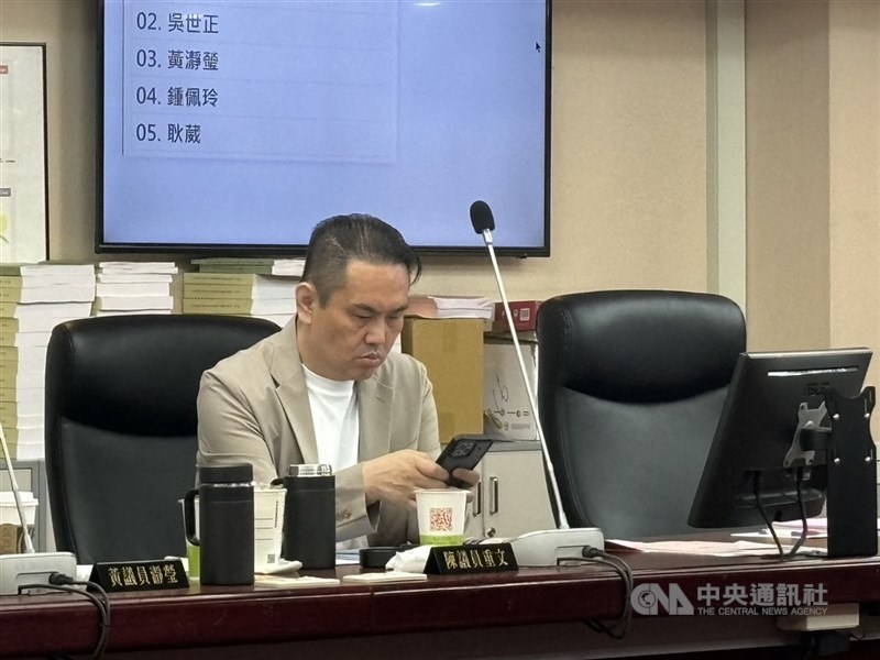 針對報載北市議員陳重文因涉台智光案遭判刑後，仍疑涉用職權索資以承接北市府標案。台北市長蔣萬安和北檢檢察官都說，將進行調查有無不法；陳重文則說是不實指控。（中央社檔案照片）