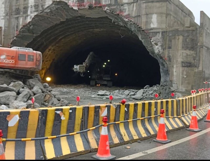 台東縣東河鄉泰源盆地的聯外道路台23線，經常因颱風豪雨中斷，經前立委劉櫂豪爭取經費截彎取直興建隧道，「泰源隧道」日前貫通，公路局20日表示，今年底前可望先通車。（劉櫂豪提供）中央社記者盧太城台東傳真  114年2月20日