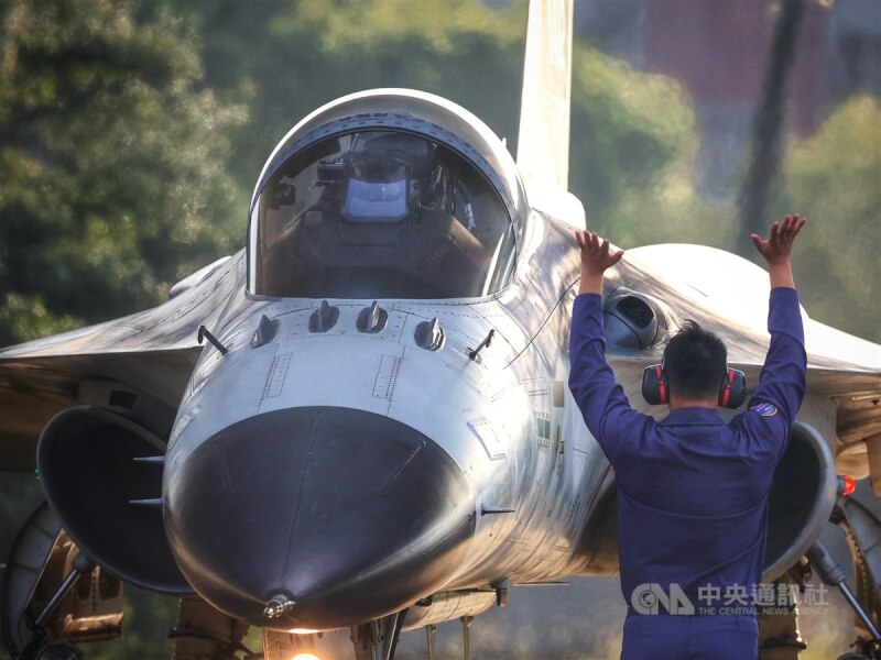 圖為空軍清泉崗基地執行IDF經國戰機緊急起飛演練。（中央社檔案照片）