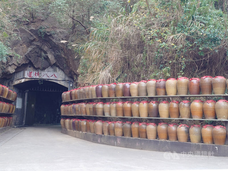 馬祖知名景點「八八坑道」因坑道口邊坡坍塌、內部地坪破損等原因，將從24日起封閉整修至3月底止，預計4月1日重新開放。中央社記者潘欣彤攝  114年2月22日