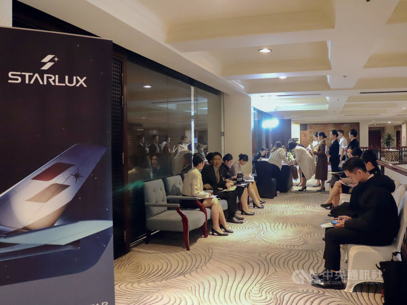 星宇航空22日在河內市招募首批越籍空服員,盼提升對越南旅客的服務並爭取更多來往北美的越南轉機客。中央社記者陳家倫河內攝 114年2月22日