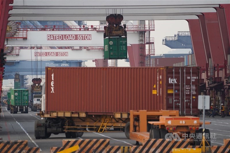 經濟部25日公布1月工業生產指數為96.31,年增5.07%,其中製造業生產指數96.4,年增5.29%,指數皆為歷年同期次高(中央社檔案照片)