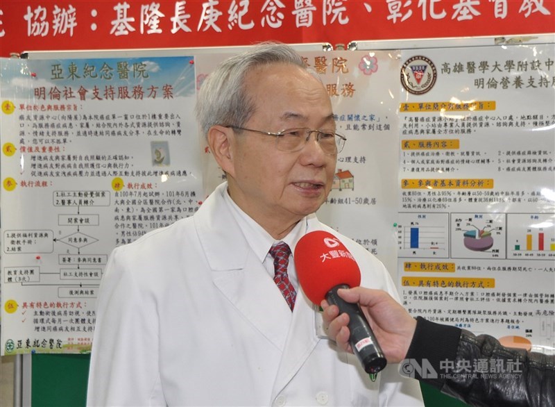亞東醫院表示,副董事長、前院長朱樹勳25日辭世,享壽87歲。圖為朱樹勳101年12月3日出席明倫基金會捐助癌友營養品記者會。(中央社檔案照片)
