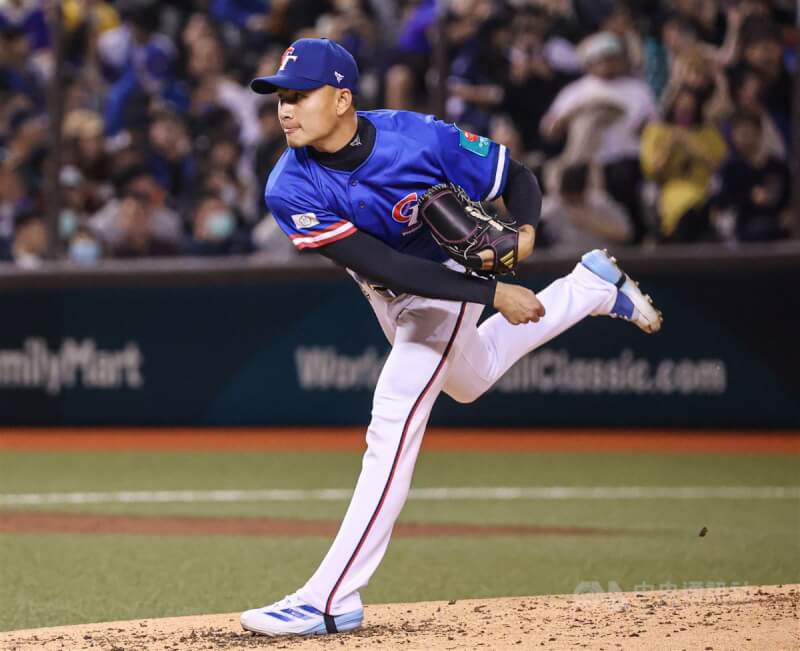 徐若熙(圖)4局下登板中繼,首局就投出3上3下。中央社記者鄭清元攝 114年2月25日