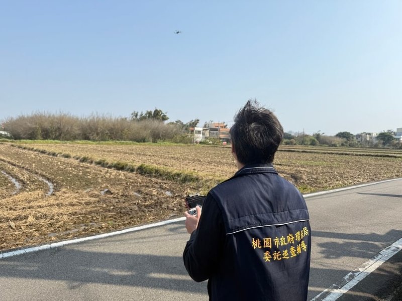 台灣西半部地區受高壓迴流影響,近日空氣品質不佳,桃園市環保局加強應變措施,並透過巡查及空拍陳情熱點等方式,確認有無露天燃燒情事。(桃園市環保局提供)中央社記者葉臻傳真 114年2月27日