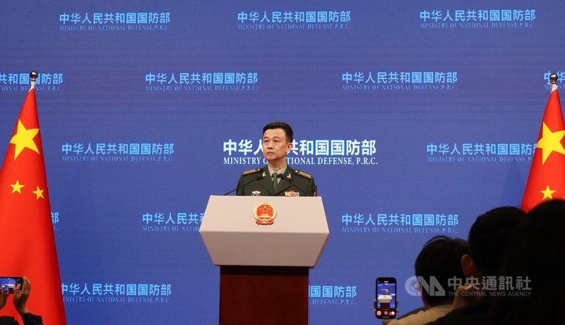 針對共軍軍艦在澳洲外海實彈演習未事先通報，中國國防部發言人吳謙（圖）27日宣稱行動完全符合國際法，還反問：「澳方若要在中國周邊舉行軍事活動，會不會提前通報？」中央社記者謝怡璇北京攝  114年2月27日