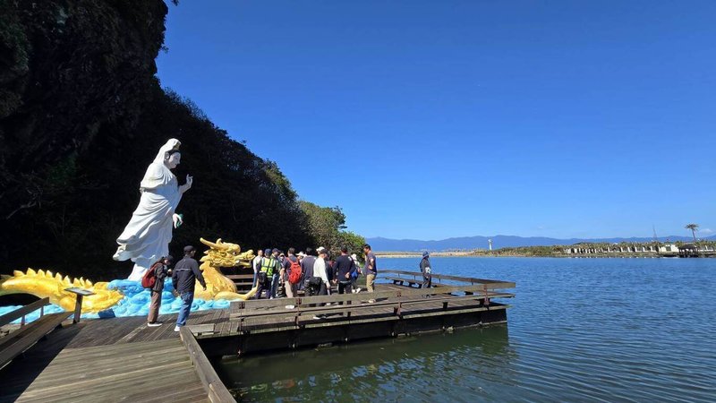 位在宜蘭外海的龜山島因颱風「康芮」重創，滿目瘡痍，經修復近4個月後完工，3月1日起至11月底重新開放觀光登島。（東北角管理處提供）中央社記者沈如峰宜蘭傳真  114年2月28日