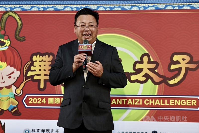 民進黨籍魚池鄉長劉啟帆(圖)涉利用職權,派人將家族經營飯店產生的事業廢棄物載至魚池鄉公所清潔隊處理,劉啟帆被依貪污治罪條例等罪嫌偵辦,訊後以新台幣15萬元交保。(中央社檔案照片)