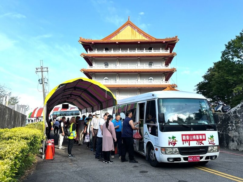 清明掃墓時節到至，台中市政府民政局4日公布，3月15日至4月4日區間假日時段，陸續在太平、后里、豐原、沙鹿及霧峰等5區提供清明掃墓免費接駁專車，歡迎民眾多加運用。（台中市政府提供）中央社記者郝雪卿傳真  114年3月4日