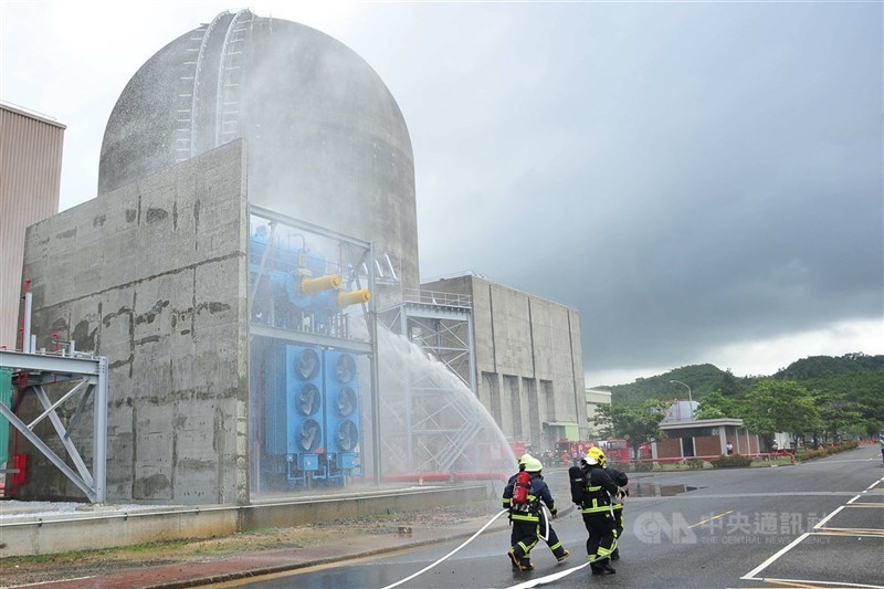 核三廠2號機將於5月17日停機，圖為台電核三廠核安演習，模擬地震與海嘯來襲時，廠區的緊急應變。（中央社檔案照片）