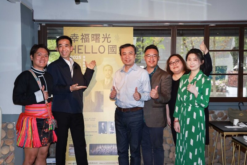 國父孫中山逝世100週年，國父紀念館打造「幸福曙光－HELLO國父」音樂會，音樂家舒米恩（左起）、國父紀念館長王蘭生、台灣國樂團長吳定哲、指揮周聖文、音樂會製作人江謝嘉芬與二胡演奏家戴瑋5日出席記者會。（國父紀念館提供）  中央社記者趙靜瑜傳真  114年3月5日