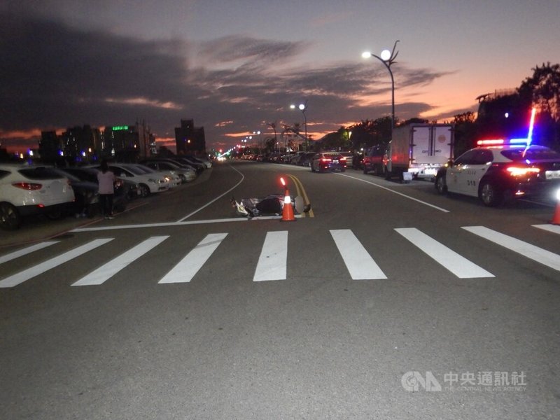 31歲蘇姓男子民國114年1月間在台中市南區開車先擦撞路旁停放車輛，又撞上機車導致2人受傷後選擇棄車逃逸，警方到場發現肇事車無牌照，循線追人，將蘇男成功逮捕送辦。（翻攝照片）中央社記者蘇木春傳真  114年3月6日