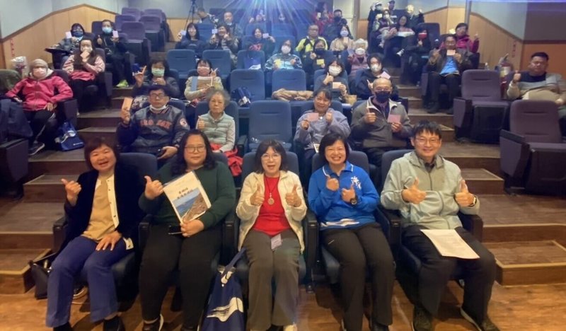 內政部國家公園署海洋國家公園管理處7日在澎湖海洋地質公園中心舉辦「海洋女力.感謝有妳」澎湖南方4島女性成長故事分享會,吸引許多關心海洋保育與女性成長的民眾共襄盛舉。(海洋國家公園管理處提供)中央社 114年3月7日