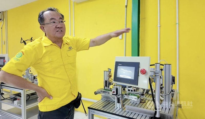 主業為機械銷售的印尼台商高應昌,因緣際會一腳踏入印尼技職教育領域,他正計畫向印尼政府申請,將技術中心提升為正式的3年制專科學校,讓台灣的技職專業在印尼繼續發光發亮。中央社記者李宗憲雅加達攝 114年3月7日
