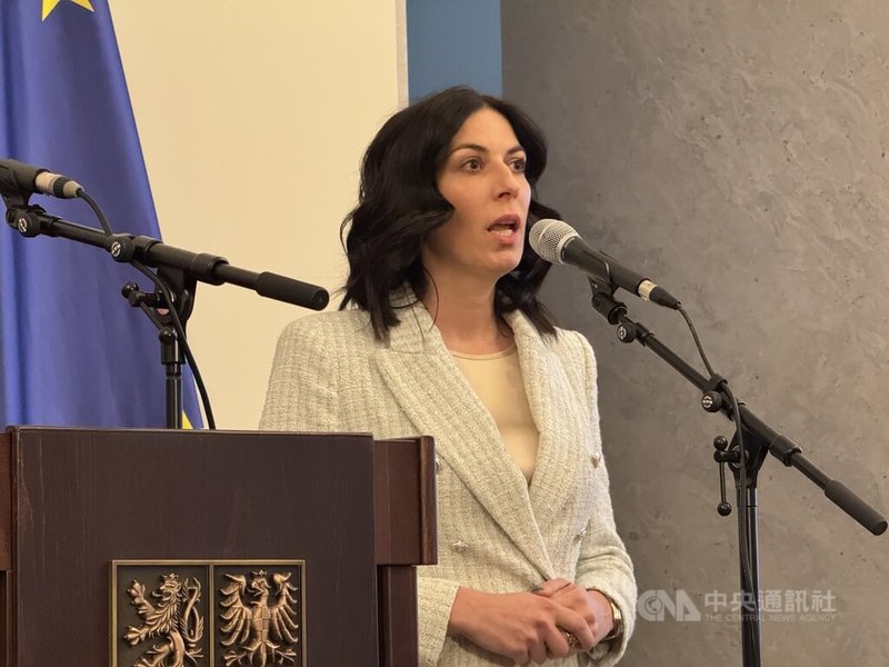 捷克政府高層召開特別會議,捷克眾議長艾達莫娃表示,政府正努力彌補捷克軍隊與整體防衛能力的長期不足,但這仍然不夠,未來仍需投入更多資源。中央社記者劉郁葶布拉格攝 114年3月11日