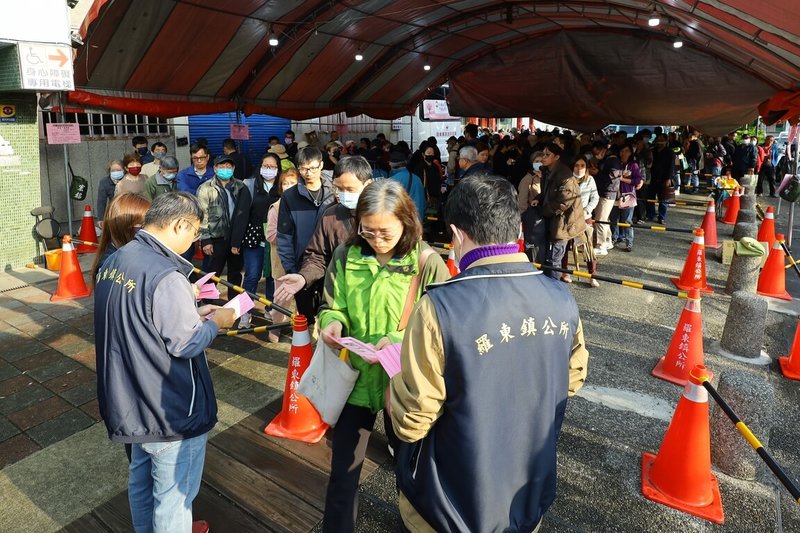 宜蘭縣羅東鎮公所22日晚上將推出「帝爺生呷拜拜」饗宴，席開500桌，每桌新台幣3000元，因物超所值，11日上午8時開放訂桌前就大排長龍，不到2個小時就額滿。（羅東鎮公所提供）中央社記者沈如峰宜蘭傳真  114年3月11日