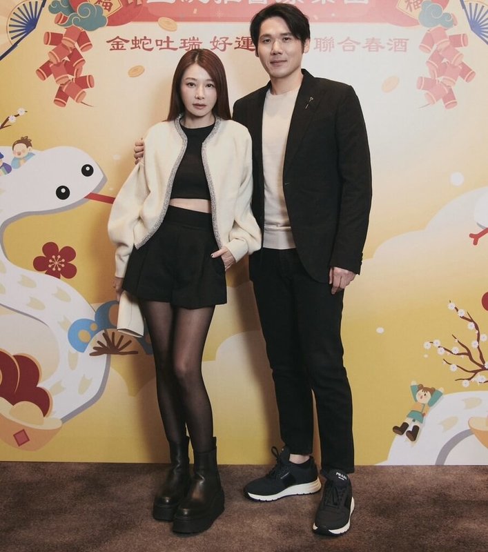 演員陳怡蓉（左）2016年婚後轉以家庭為主，已7年沒再推出影視作品，近期悄悄有了復出演藝圈的念頭。圖為陳怡蓉與老公薛博仁合影。（品牌提供）中央社記者洪素津傳真  114年3月11日