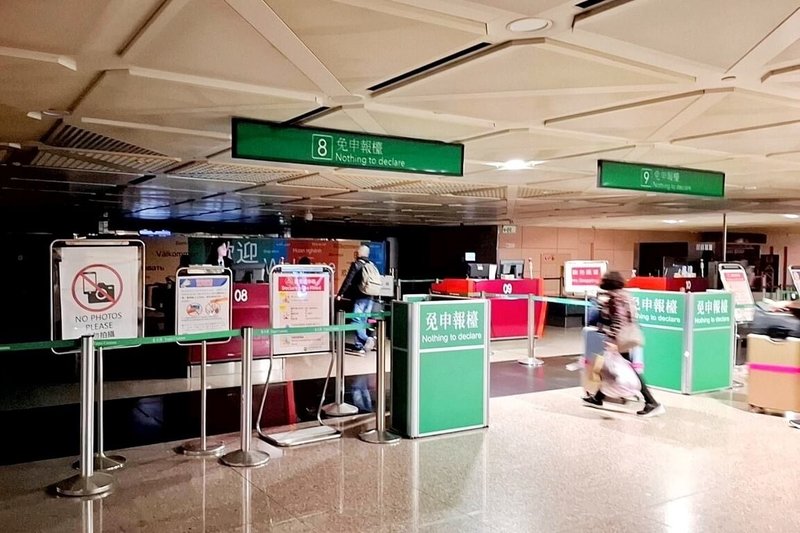 桃園國際機場第二航廈中央區域12日中午12時許突然停電,機場公司成立緊急應變小組,由維護廠商辦理電力轉供,下午1時13分已完成復電。(讀者提供)中央社記者吳睿騏桃園機場傳真 114年3月12日