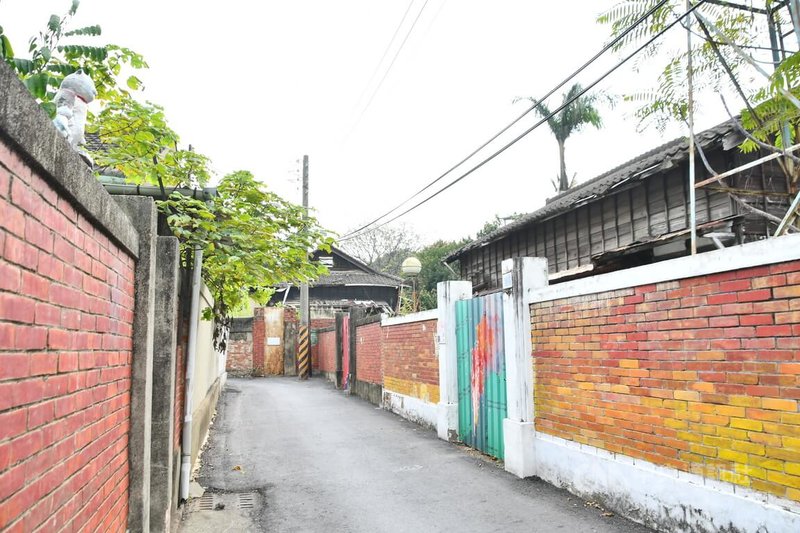 彰化南郭郡守官舍宿舍群因年代久遠，遭風雨侵蝕、結構受損，縣府斥資新台幣2億600萬元展開修復，13日舉行動土典禮，除修舊如舊外，也盼宿舍群完工後透過活化利用，讓老建築真正融入彰化人生活。中央社記者吳哲豪彰化攝  114年3月13日