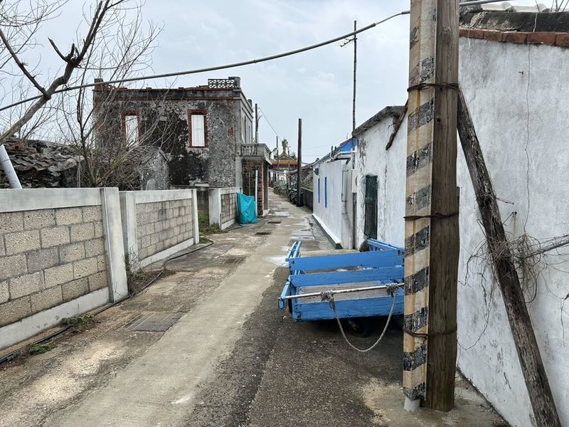 媒體14日報導指出,澎湖南方四島國家公園東吉嶼、東嶼坪嶼民生及遊客垃圾成堆。內政部國家公園署14日透過新聞稿說明,海洋國家公園管理處已偕同澎湖縣望安鄉公所全力處置完畢,未來也將持續確保垃圾有效處理,並鼓勵遊客自行帶走垃圾。(內政部國家公園署提供)中央社記者賴于榛傳真 114年3月14日