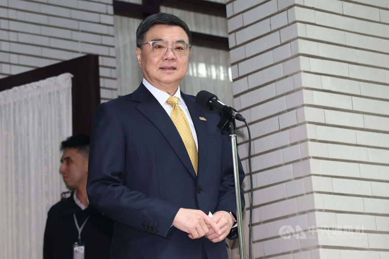 立法院14日繼續進行施政總質詢，行政院長卓榮泰（前）會前接受媒體聯訪，回應時事議題。中央社記者王騰毅攝  114年3月14日